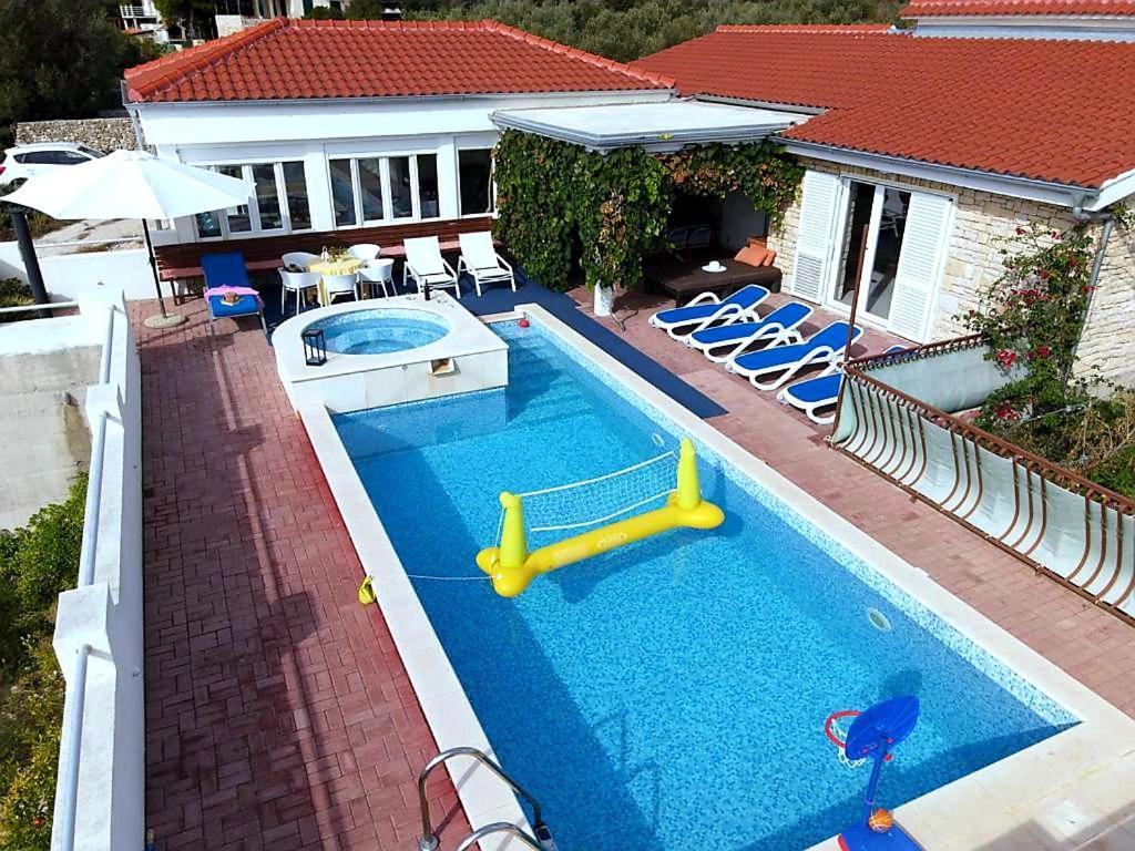 Lucia With Private Pool And A Whirlpool *